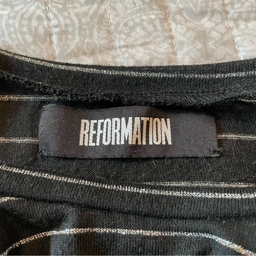Reformation Black & Silver Metallic Stripe Short Sleeve Stretchy Tee Extra Small - Picture 6 of 9
